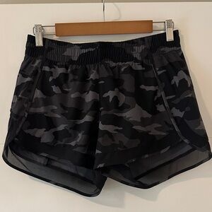 Athleta printed mesh racer run shirts black camouflage